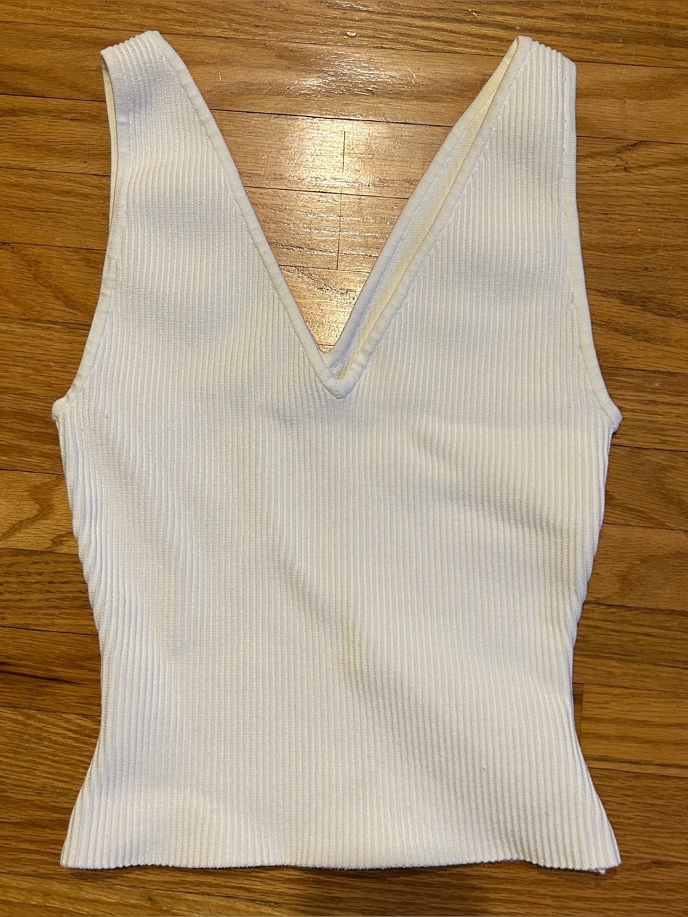 Aritzia Sculpt Knit V-Neck Tank in Small